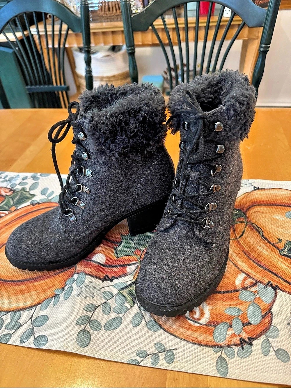 Cliffs by White Mountain Faux Fur Winter Boots US 9M